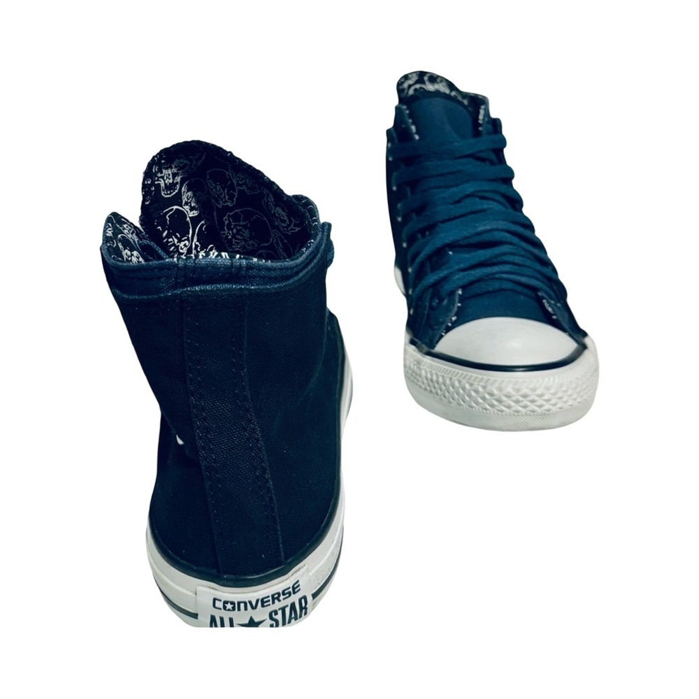 Double Tongue Converse
Box40